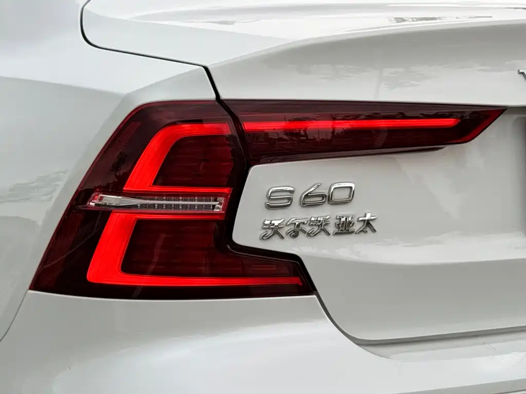 Volvo S60 — фото 19