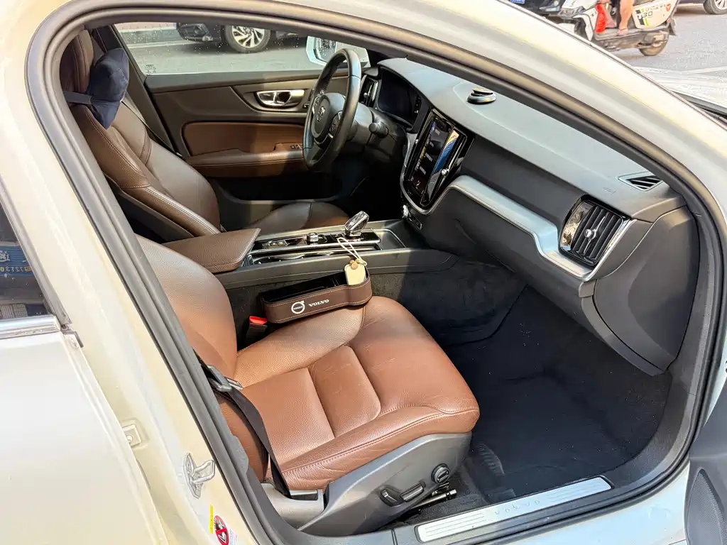 Volvo S60 — фото 10
