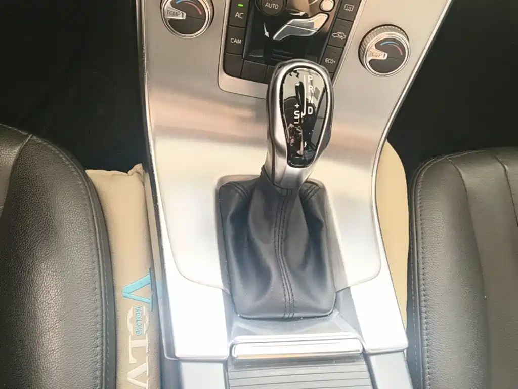 Volvo S60 — фото 14