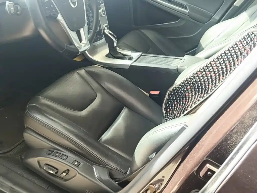 Volvo S60 — фото 15