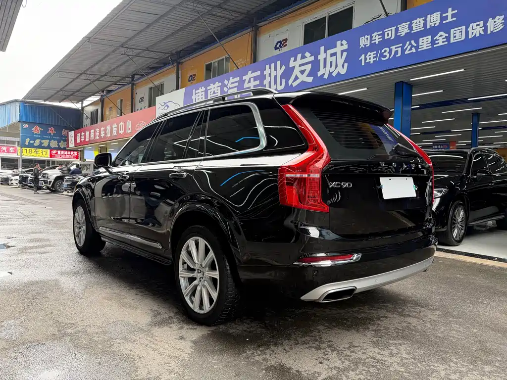 Volvo XC90 — фото 23