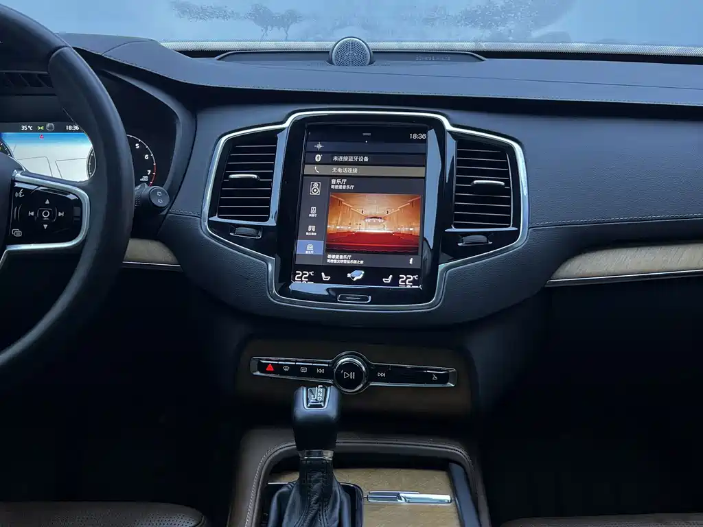 Volvo XC90 — фото 23