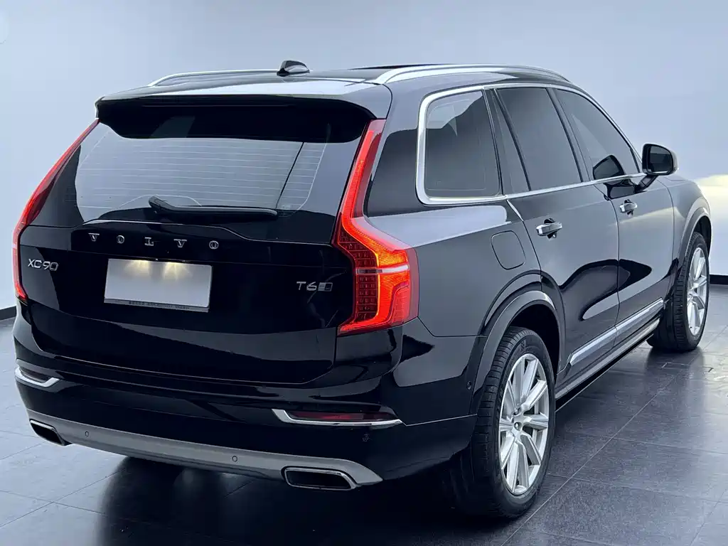 Volvo XC90 — фото 5