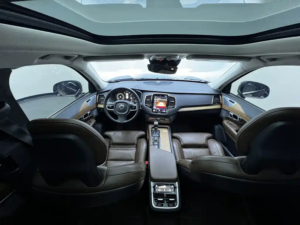 Volvo XC90 — фото 10