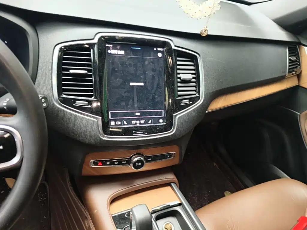 Volvo XC90 — фото 13