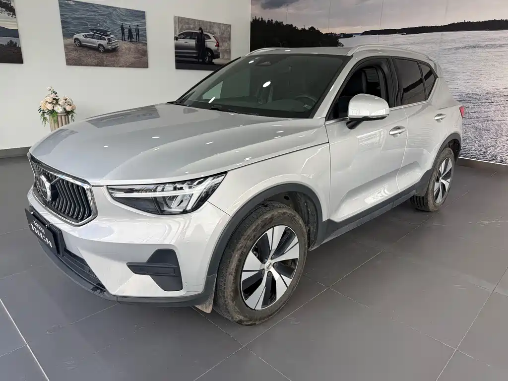 Volvo XC40 — фото 3