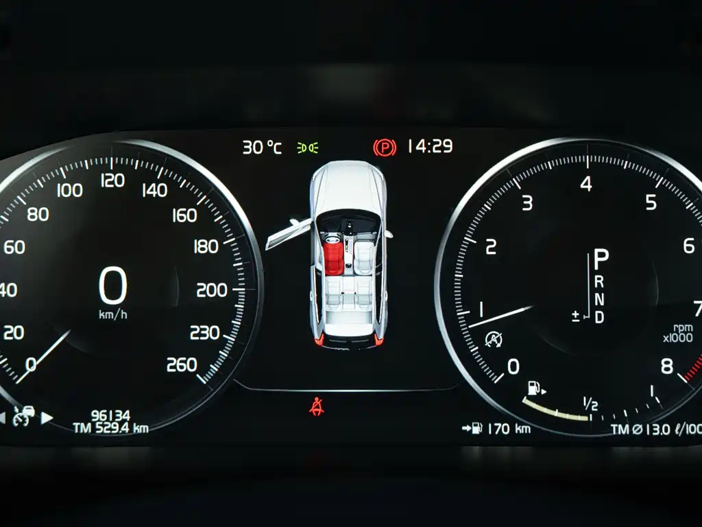 Volvo XC60 — фото 10
