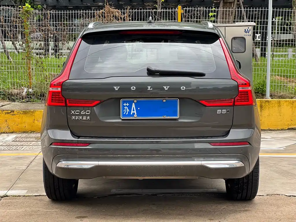 Volvo XC60 — фото 13