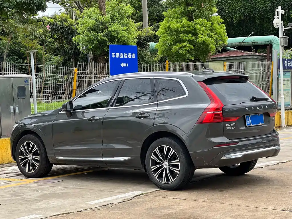 Volvo XC60 — фото 14