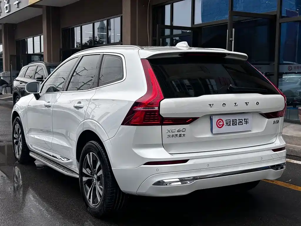 Volvo XC60 — фото 5