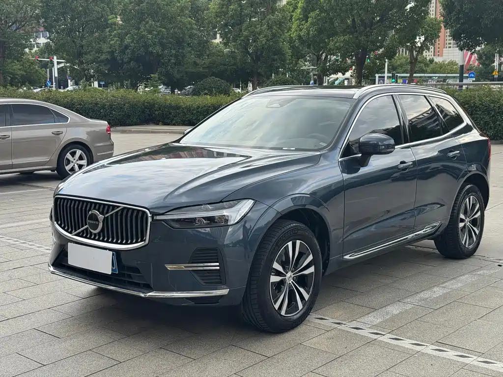 Volvo XC60 — фото 1