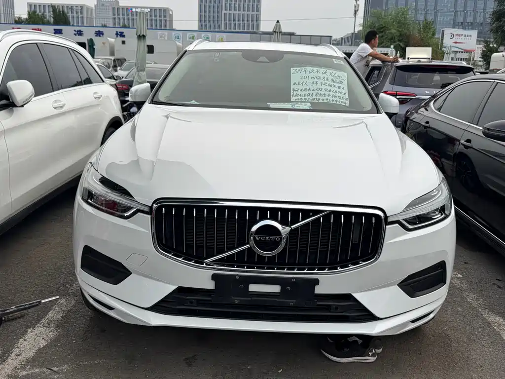 Volvo XC60 — фото 2