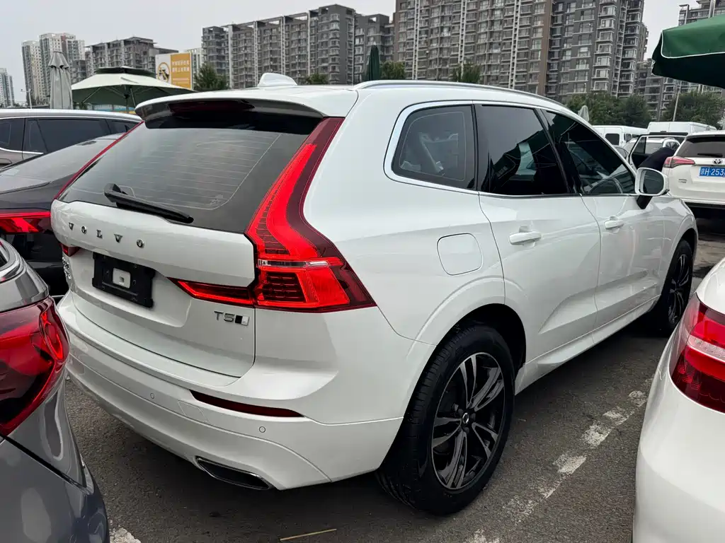 Volvo XC60 — фото 15
