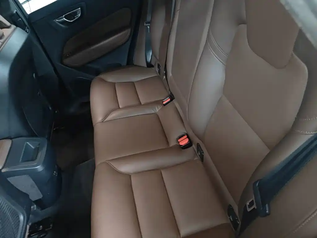 Volvo XC60 — фото 17