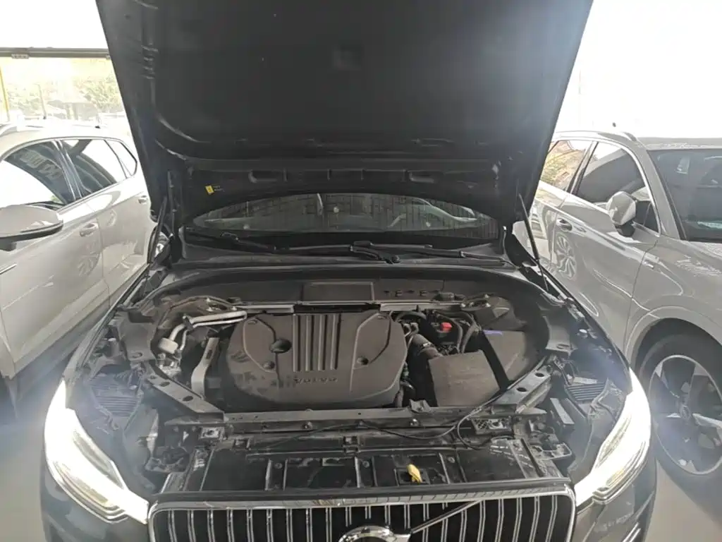 Volvo XC60 — фото 20