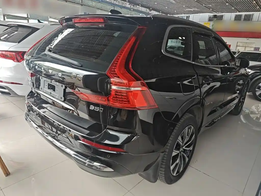 Volvo XC60 — фото 7