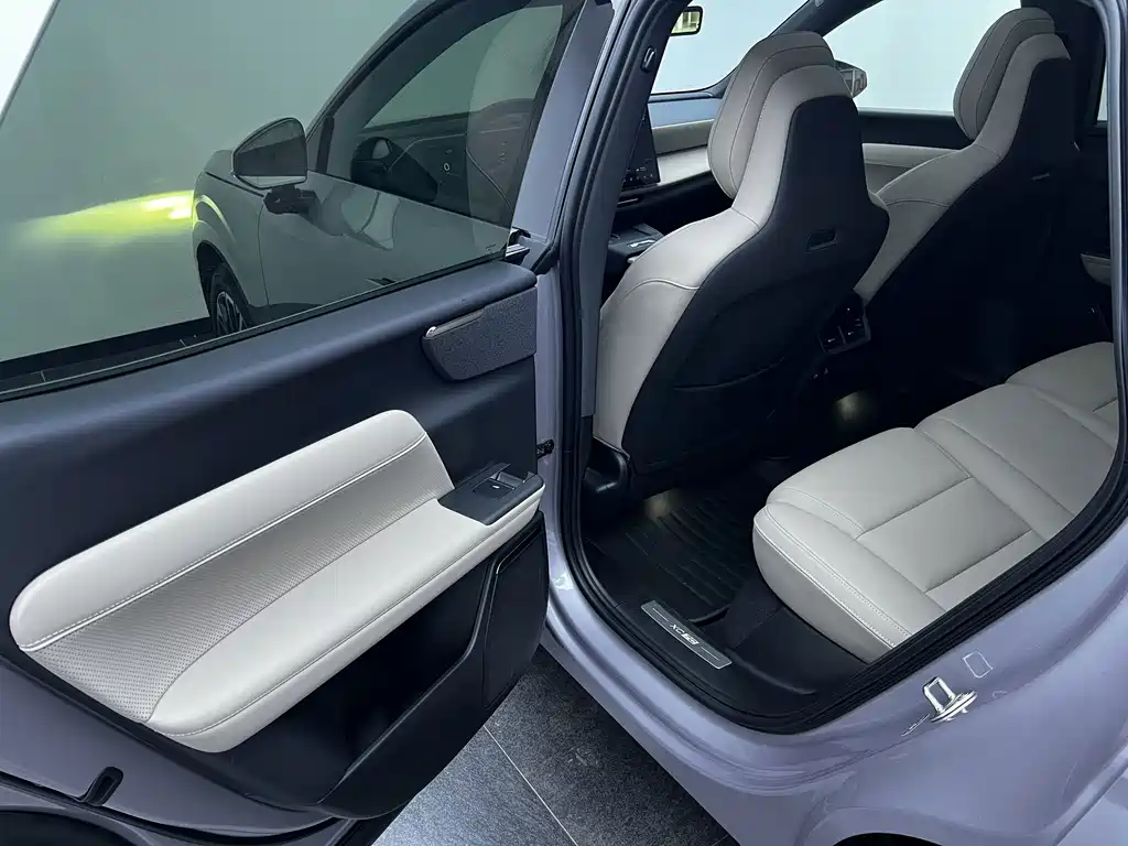 Volvo XC70 PHEV — фото 5