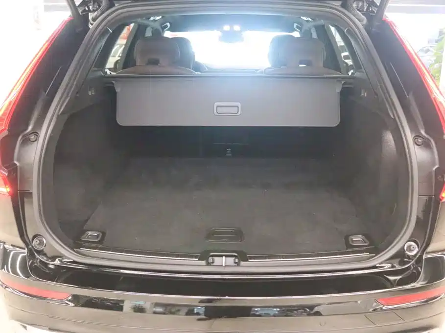 Volvo XC60 — фото 18