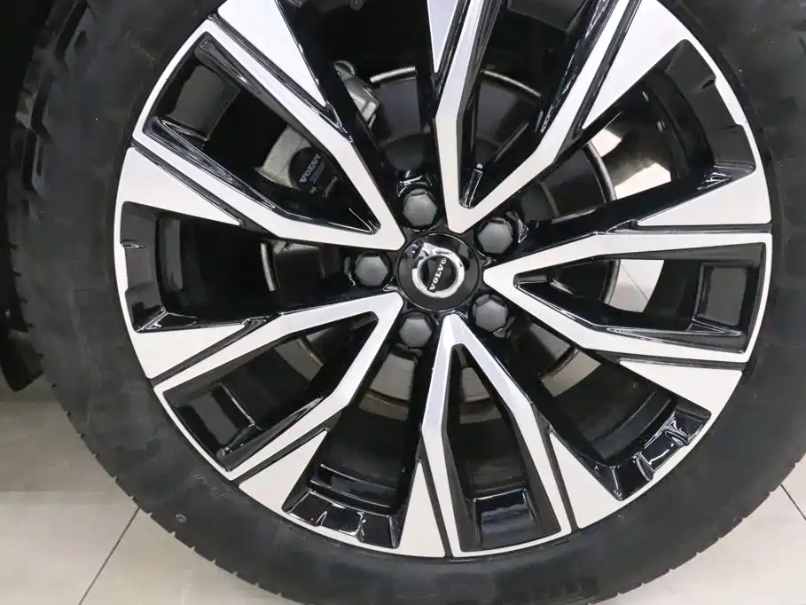 Volvo XC60 — фото 20