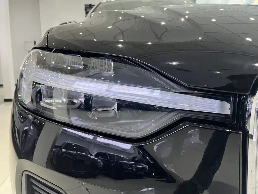 Volvo XC60 — фото 17