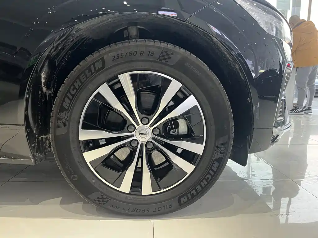 Volvo XC60 — фото 19