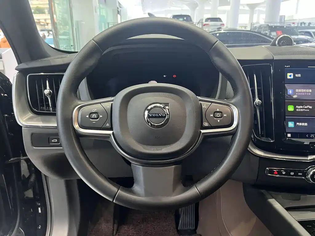 Volvo XC60 — фото 23