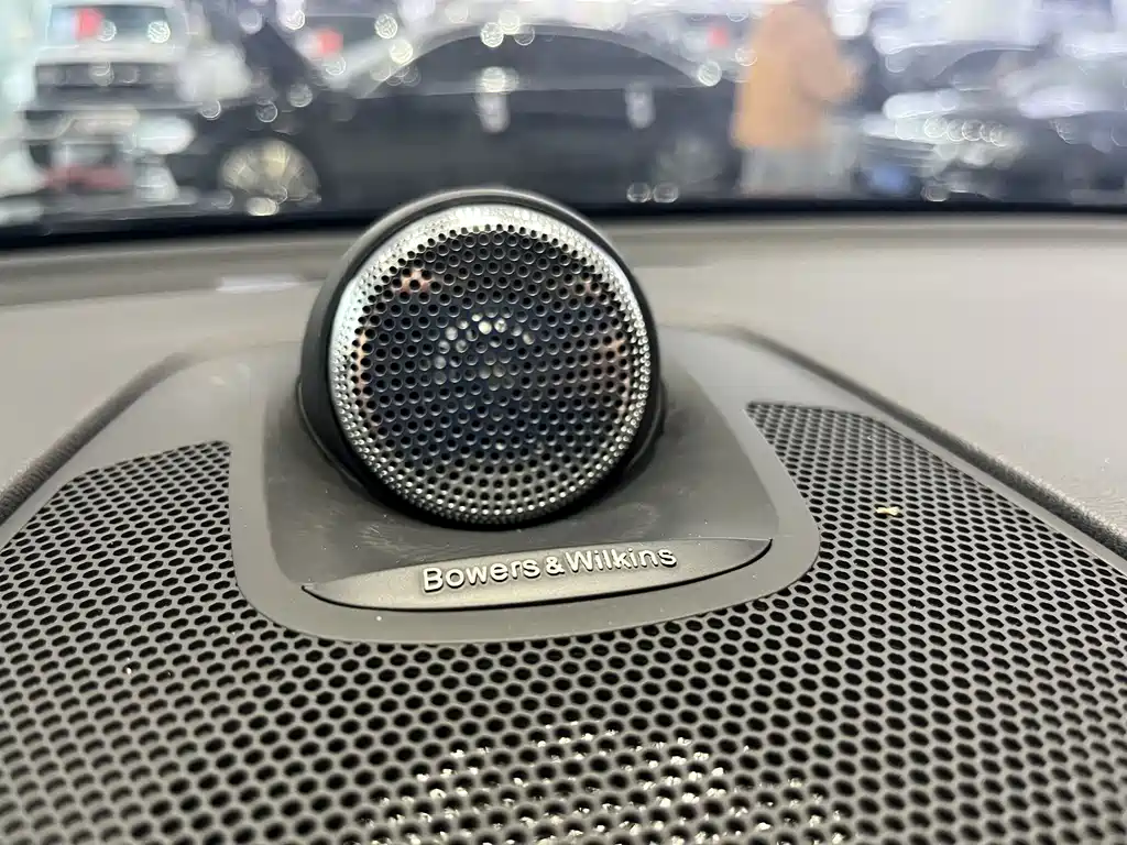 Volvo XC60 — фото 24