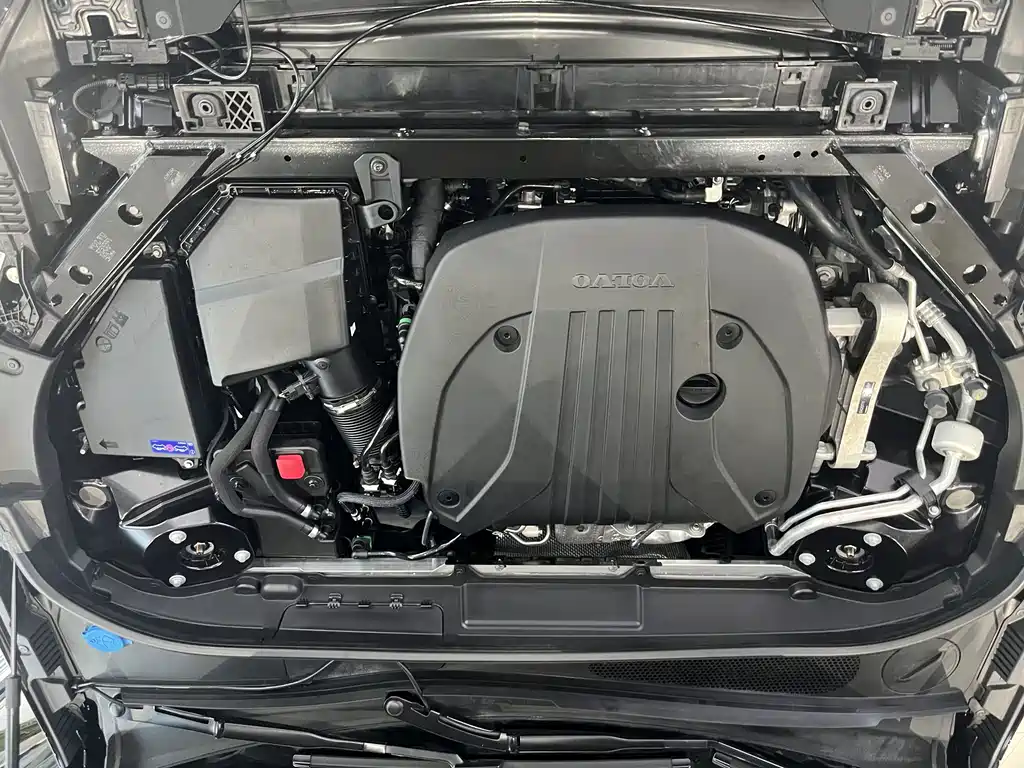 Volvo XC60 — фото 25