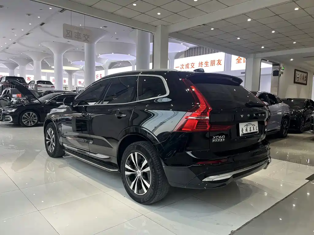 Volvo XC60 — фото 7