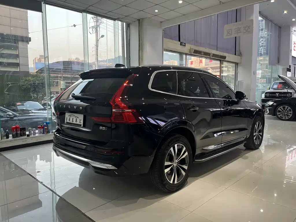 Volvo XC60 — фото 9
