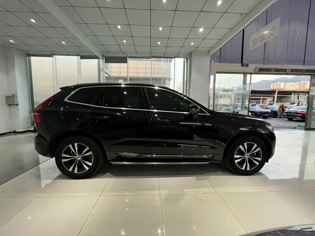 Volvo XC60 — фото 10