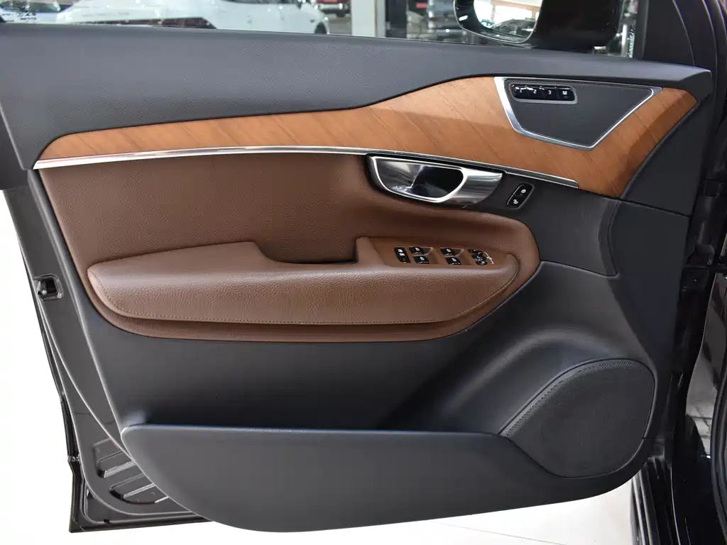 Volvo XC90 — фото 17