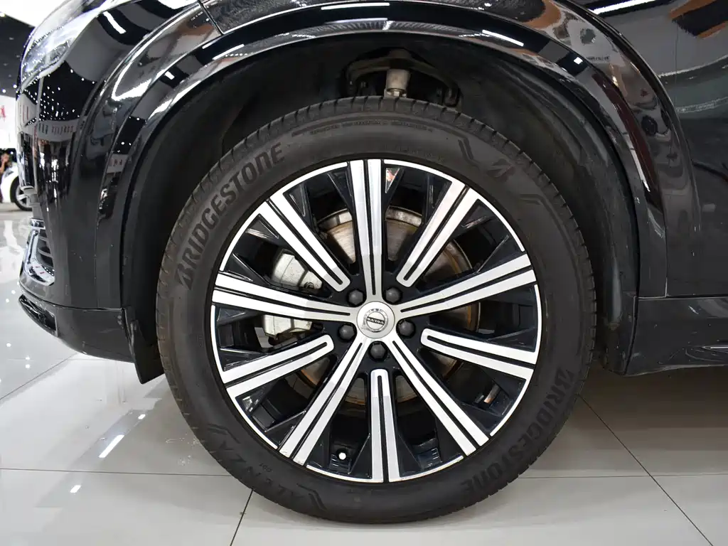 Volvo XC90 — фото 7