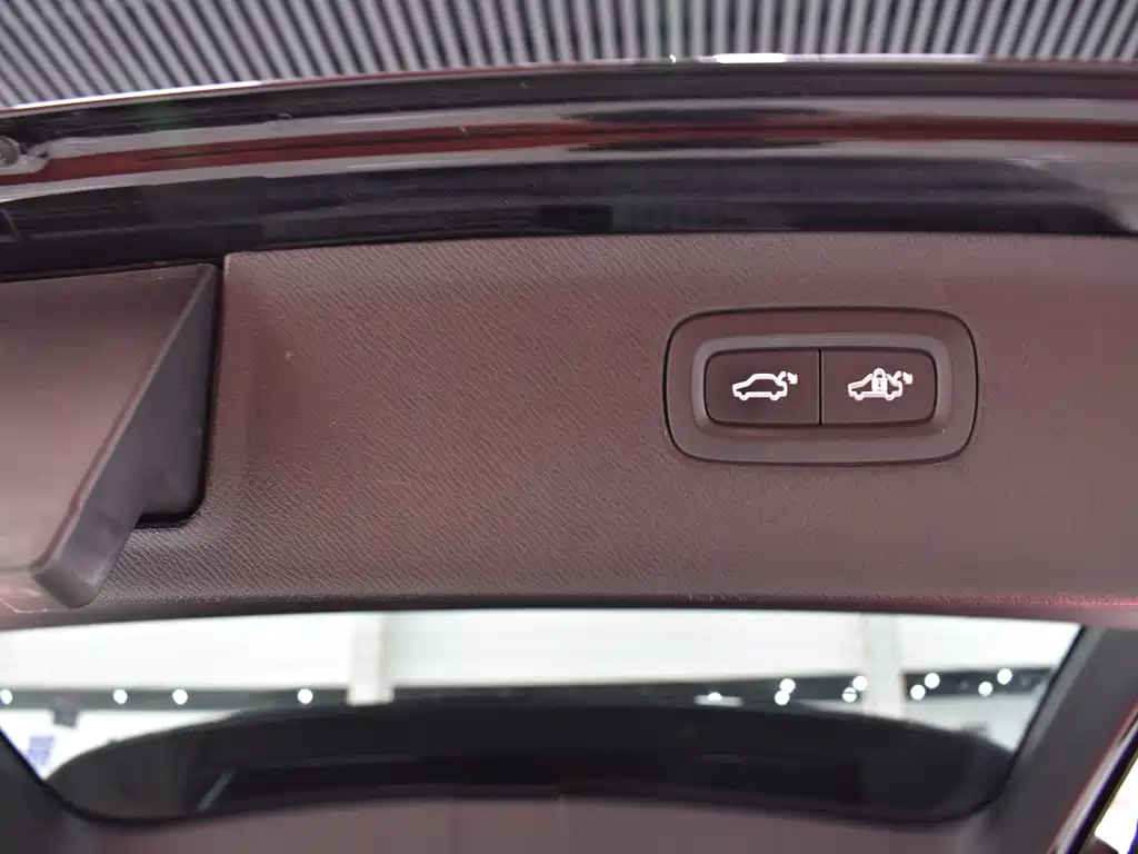Volvo XC90 — фото 9