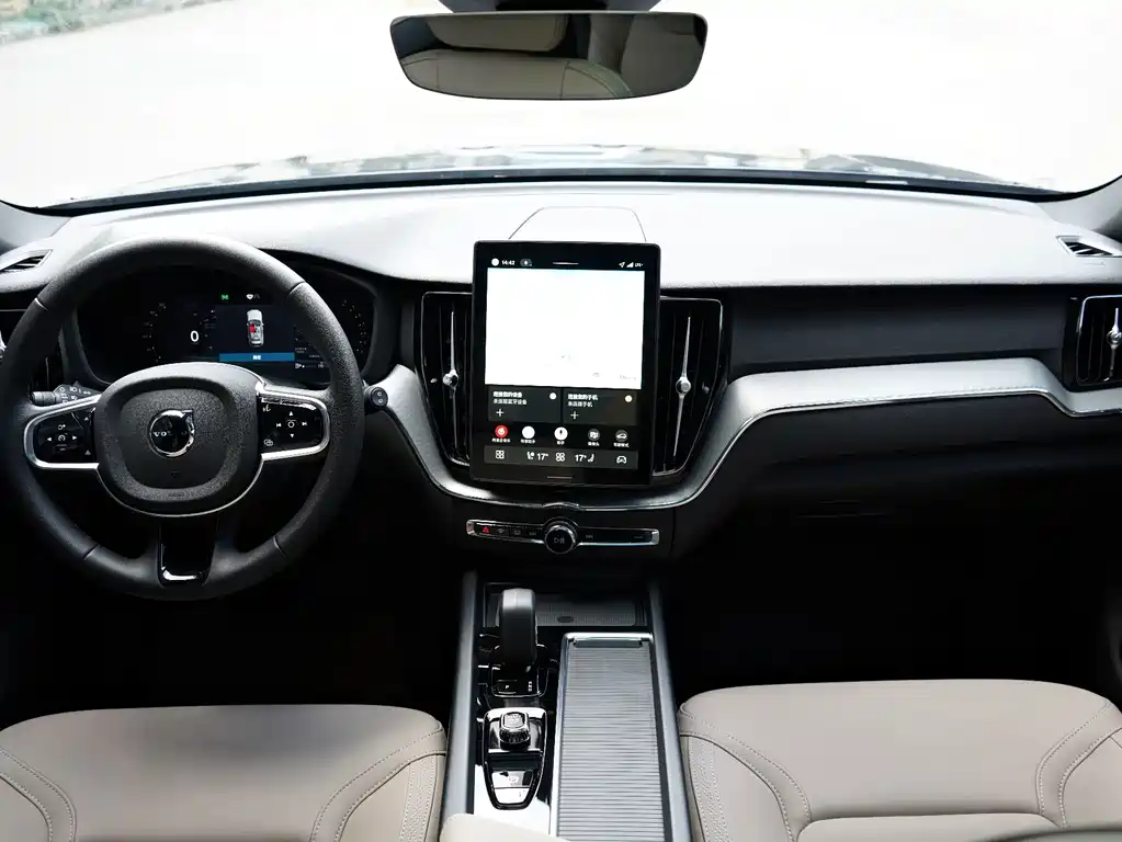 Volvo XC60 — фото 6