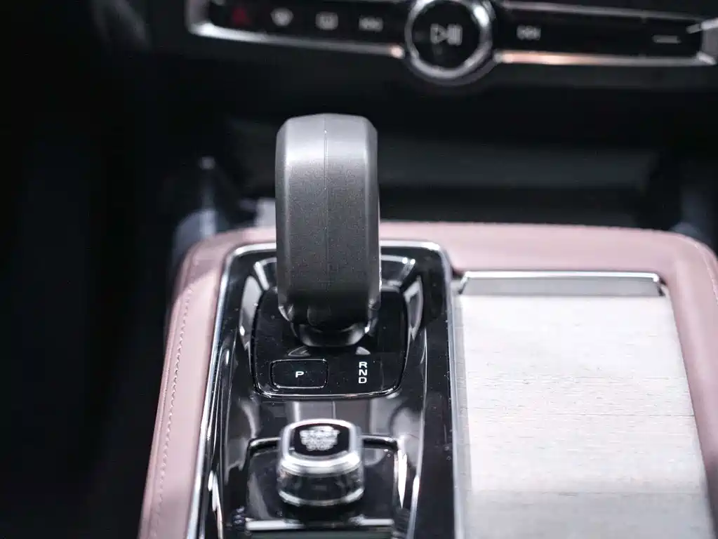 Volvo S90 — фото 18