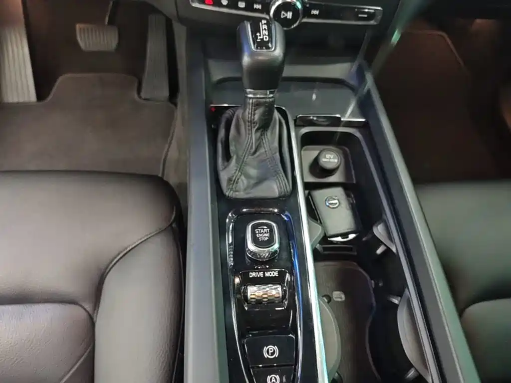 Volvo XC60 — фото 14