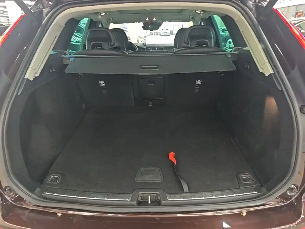 Volvo XC60 — фото 19