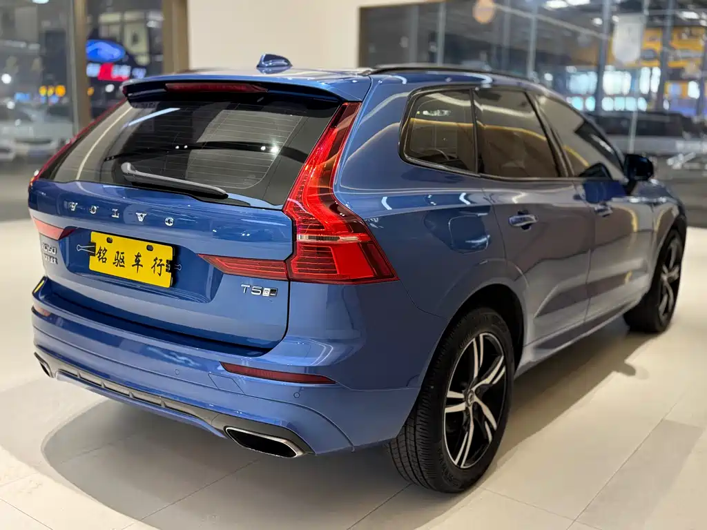 Volvo XC60 — фото 7