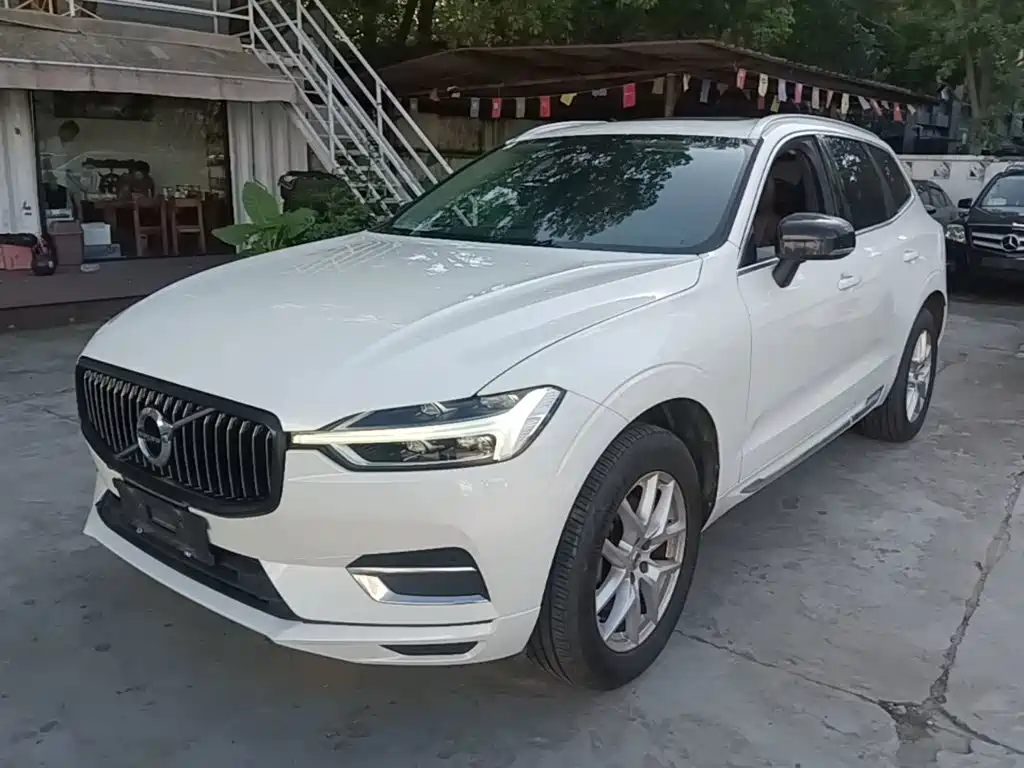 Volvo XC60 — фото 2