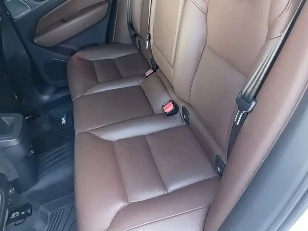 Volvo XC60 — фото 17