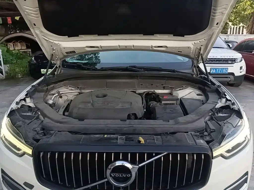 Volvo XC60 — фото 20