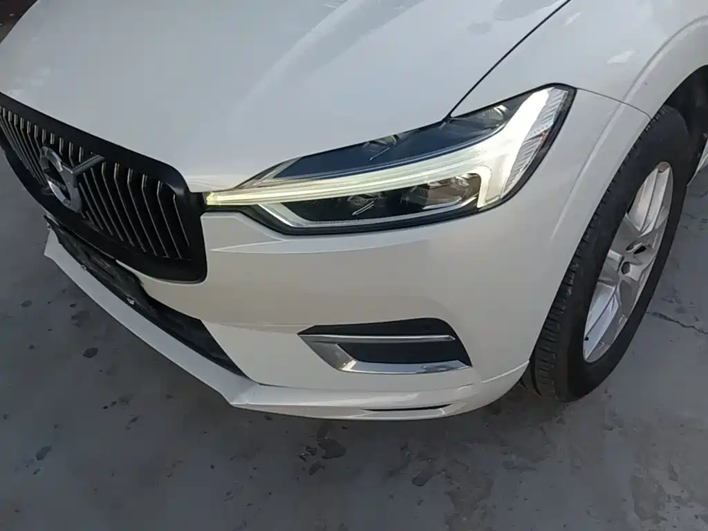 Volvo XC60 — фото 24