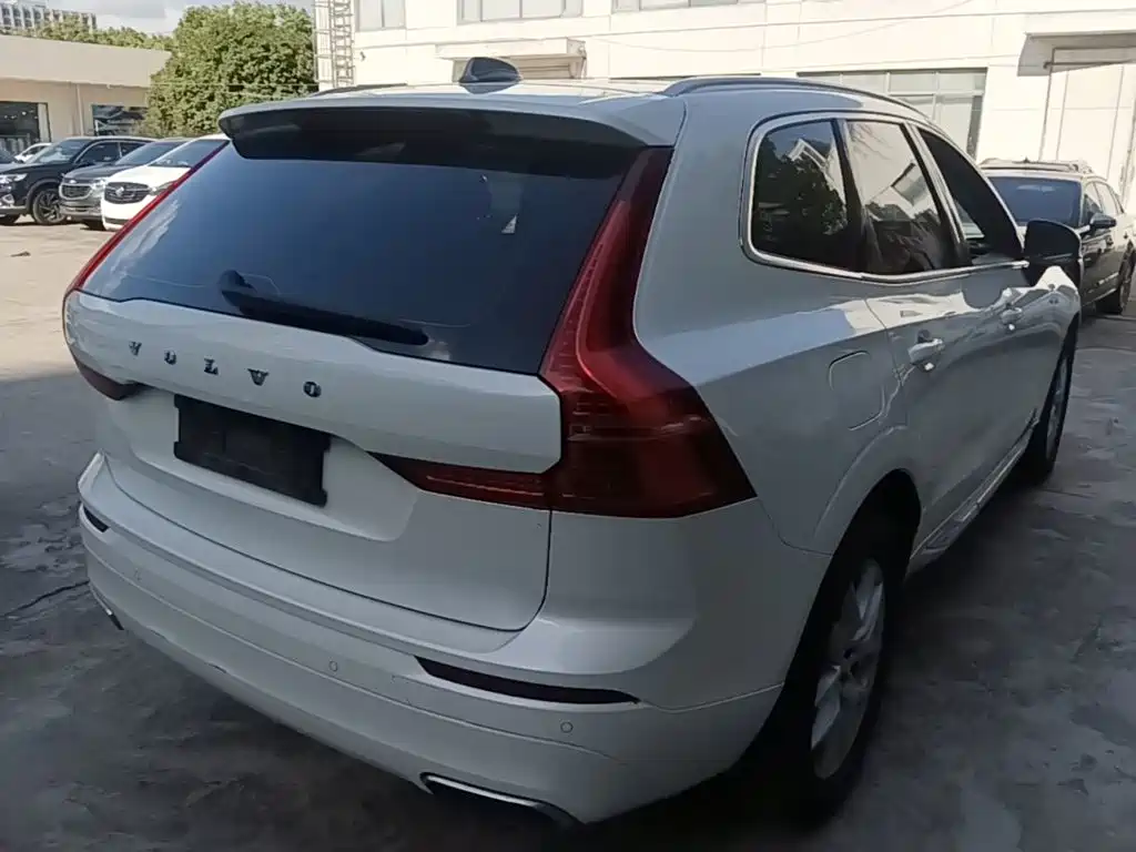 Volvo XC60 — фото 7