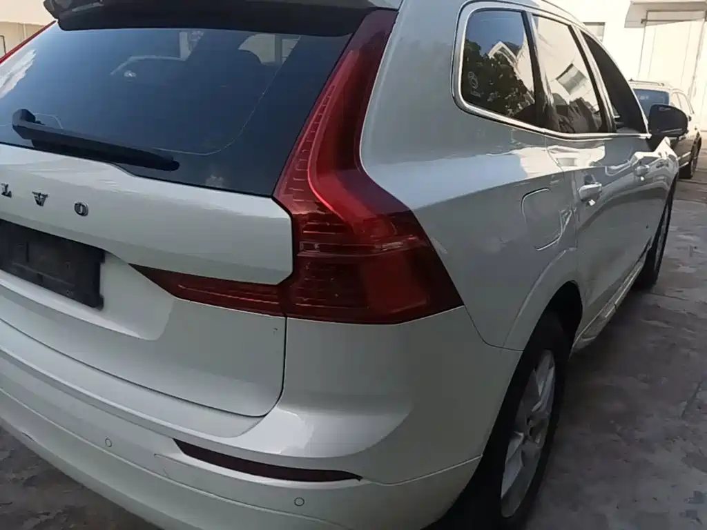 Volvo XC60 — фото 8