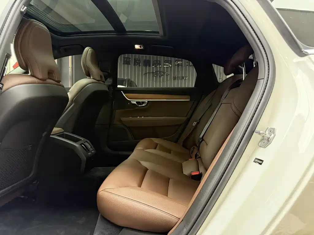 Volvo S90 — фото 23