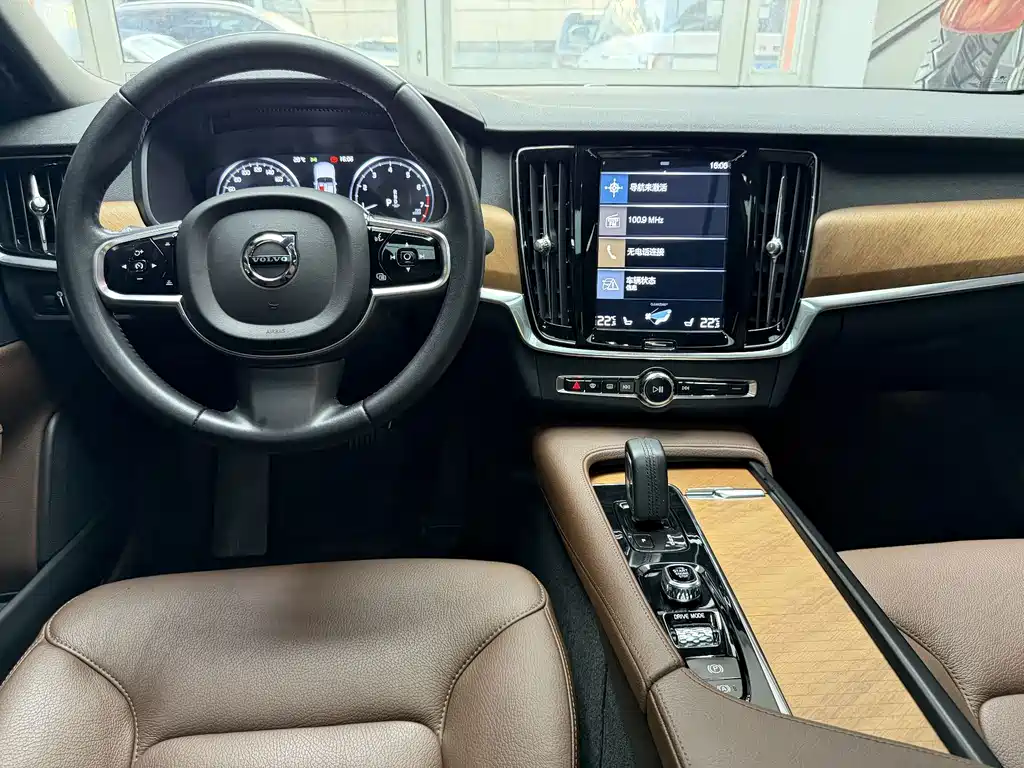 Volvo S90 — фото 9