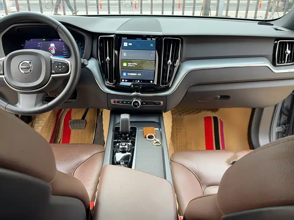 Volvo XC60 — фото 9