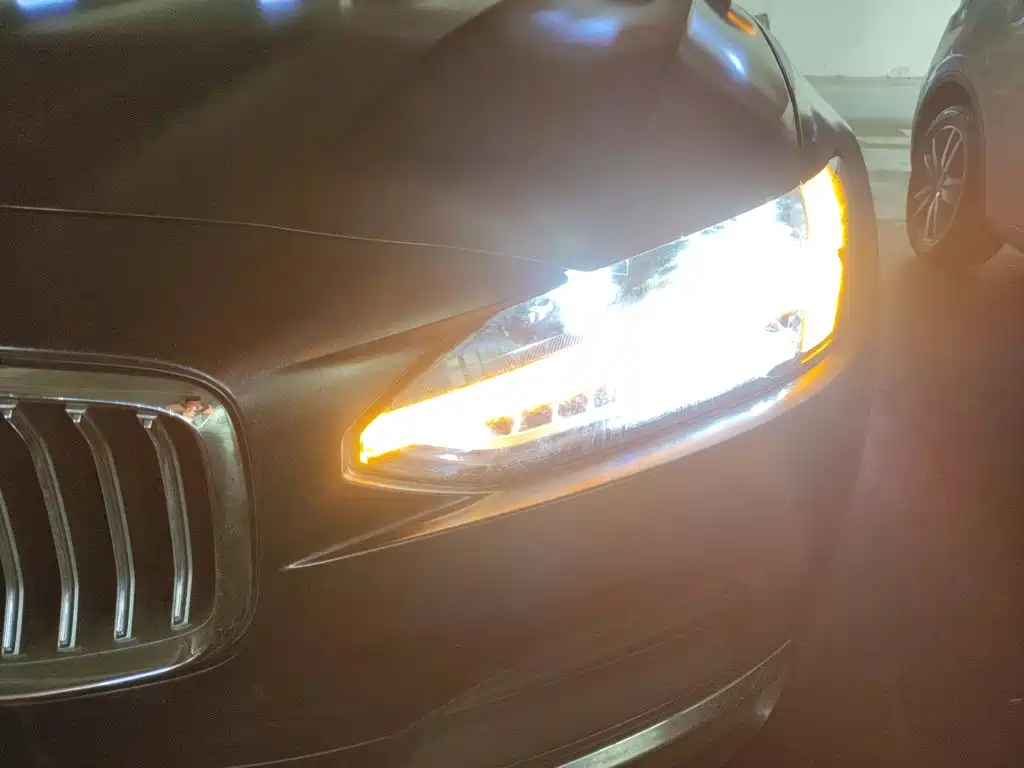 Volvo S90 — фото 18