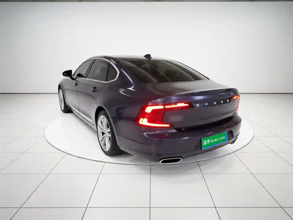 Volvo S90 — фото 23